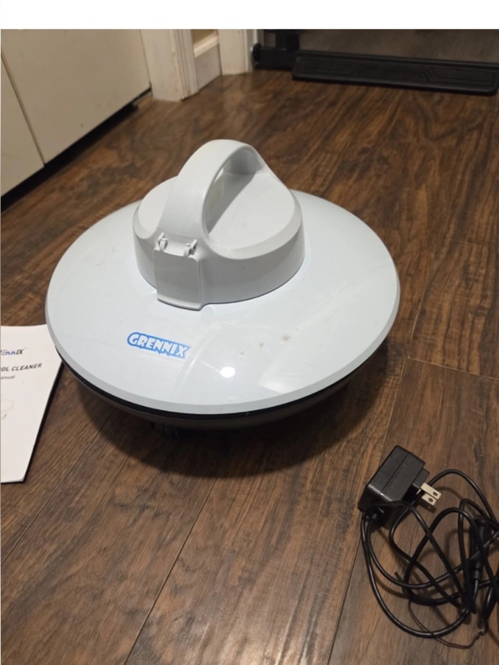 Grennix Cordless Robotic Pool Cleaner white Used No Hook